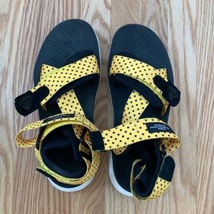 Flower Mountain Nazca Sandals with Polka Dots